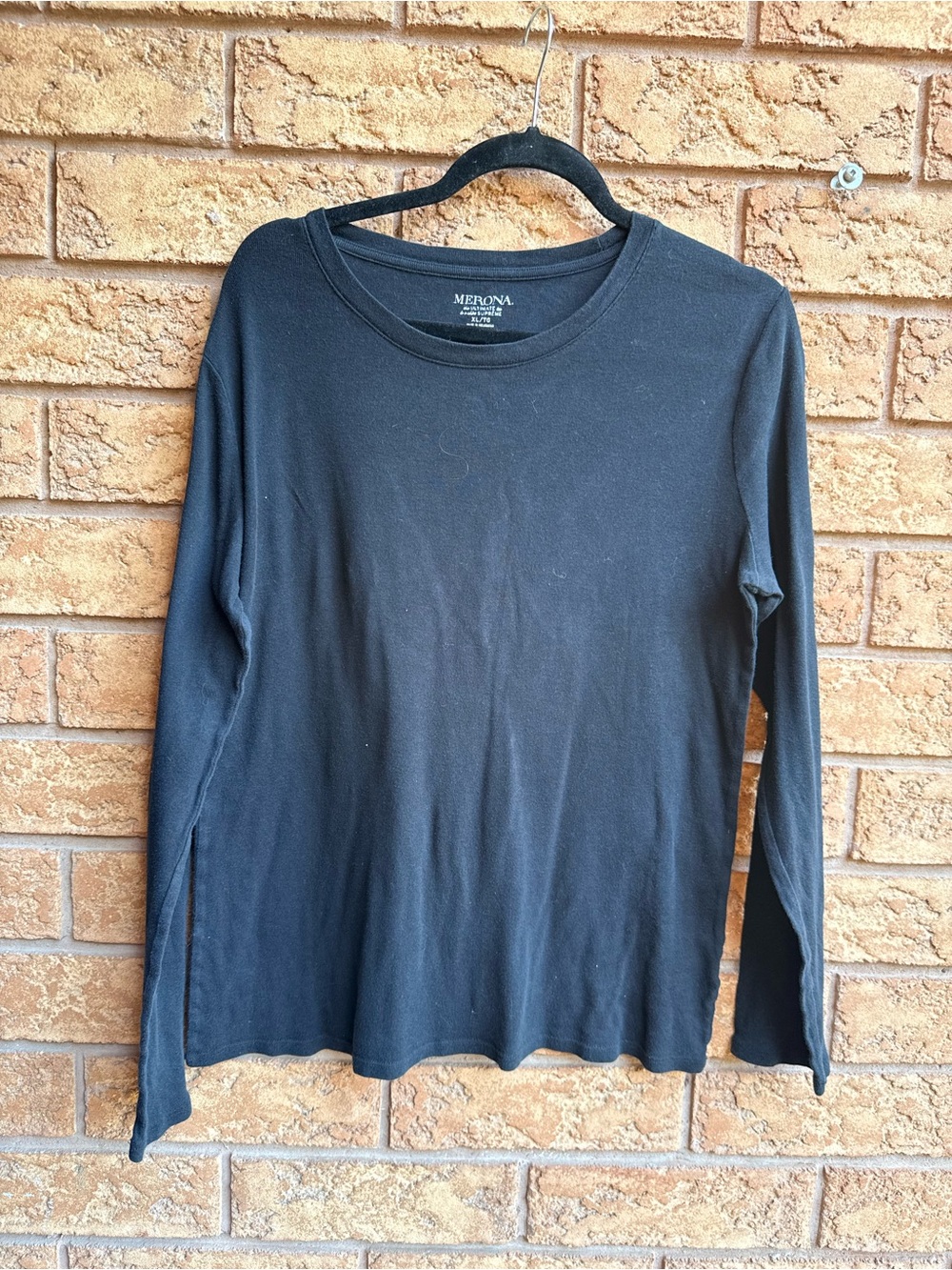 10/$25 • Merona Black Crewneck The Ultimate Tee